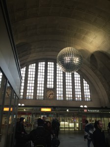 Glitter Ball Bahnhof